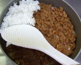 A picture of step 6 of Easy! Tuna Soboro Rice Cake.