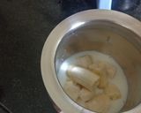 A picture of step 2 of Banana shake.