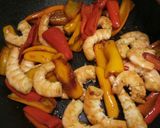 A picture of step 2 of Spicy sweet peppers and prawns.