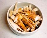 A picture of step 2 of Simmered King Oyster Mushrooms for Bento.