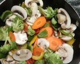 A picture of step 1 of Sauteed vegetables with noodles.
