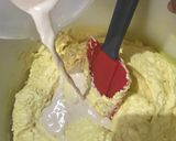 Foto langkah ke 3 dari resep Mocca Marble Butter Cake.