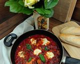 Gyors cukkinis kolbászos egytál paradicsommártásban recept fázis 5 fotója