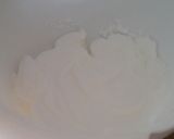 A picture of step 4 of Easy meringues.