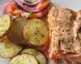 Foto del paso 2 de la receta: Salmón a la limonada con papas rústicas y ensalada a la chilena