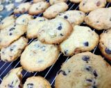 Foto langkah ke 4 dari resep Cookies Vanilla Chocochip Mede.