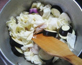 A picture of step 3 of Chicken & Cabbage with Tomatoes.