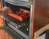 Foto del paso 3 de la receta: Huevos al horno con tomates cherry