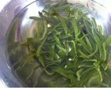 A picture of step 1 of Korean Stir-Fried Wakame Stems.