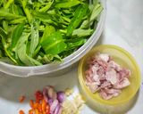 Foto langkah ke 1 dari resep Tumis Kangkung Belly.