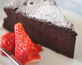 A picture of step 16 of Melt-in-your-mouth Gateau au Chocolate.