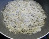 Foto del passaggio 6 della ricetta Risotto cacio,pere e cialda di Parmigiano