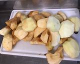 Une image de l'étape 1 de Compote de pommes, banane et coings du Japon au jus de prunes.