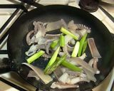 A picture of step 4 of Chunky Squid Stir-Fry.