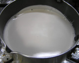 A picture of step 4 of Simple & Jiggly Egg Custard Pudding.