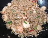 Foto langkah ke 4 dari resep Nasi Goreng Seafood.