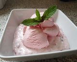 A picture of step 3 of Rasberry ice cream dessert.