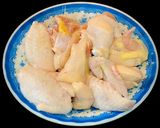 Hình bước làm 1 của món Canh Chua Gà Rau Củ Malaysia