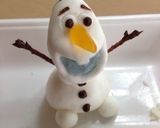 A picture of step 3 of Olaf (from Frozen) Cake.