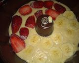 Foto del paso 3 de la receta: Bizcochuelo de banana y frutilla