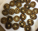 Foto del paso 1 de la receta: Champiñones rellenos de queso crema y bacon