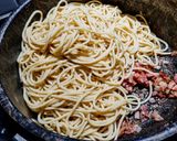 Foto del paso 3 de la receta: PASTA🍜,Perejíl🌿y Almendras, a la Carbonara...!