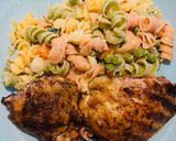 Foto del paso 3 de la receta: Muslitos de pollo a la parrilla con ensalada de fideos