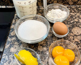 Foto del paso 1 de la receta: Pastel de crema y mermelada de cerezas