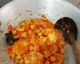 Foto langkah ke 4 dari resep Balado Kentang Telur 🍛.