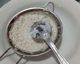 Foto langkah ke 5 dari resep Kue Putu Merah Putih.