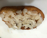 Foto del paso 3 de la receta: Tostada de Bacalao semisalado con lámina de ajo y aceite VIDALIM