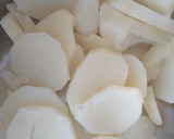 Foto del paso 1 de la receta: Patatas con huevos cocidos