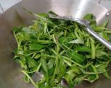 Foto langkah ke 3 dari resep Cah Kangkung Tauge.