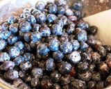 A picture of step 1 of Blueberry Crumble Pie.