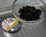 A picture of step 1 of Black Bean & Black Sesame Cream Bread.