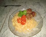 Foto del paso 4 de la receta: Pasta estilo mediterránea con albóndiguitas