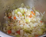Foto del paso 5 de la receta: Conejo al tomillo y romero en olla rápida