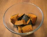 A picture of step 1 of Kabocha Squash & Meat Sauce Croquette.