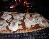 Foto del paso 7 de la receta: Pizza a la parrilla con huevo frito y mortadela