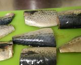 A picture of step 2 of Blue Mackerel Simmered in Miso.
