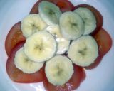 A picture of step 1 of Sig's Banana and Tomato Salad.