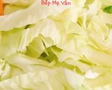 Hình bước làm 1 của món Mì gói xào xúc xích và trứng ốp la