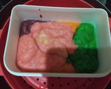 Foto langkah ke 4 dari resep Bolu kukus rainbow takaran sendok.