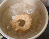 Foto langkah ke 8 dari resep Whole Wheat Sourdough Bagel.