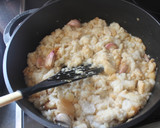 Foto del paso 4 de la receta: Migas azules con chistorra y uvas