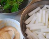 A picture of step 2 of Jako and Daikon Radish Salad (Mentaiko and Mayo Sauce).