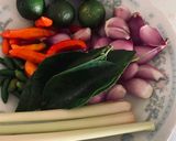 Foto langkah ke 2 dari resep Tongkol Suwir Sambal Matah.