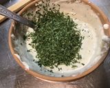 Une image de l'étape 4 de Sauce crème roquefort et persil.