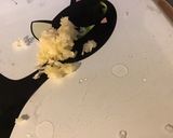 Une image de l'étape 2 de Champignons de paris ail et romarin à la sauce huître.