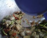 Foto langkah ke 8 dari resep Tumis Terong Bunga Pepaya.